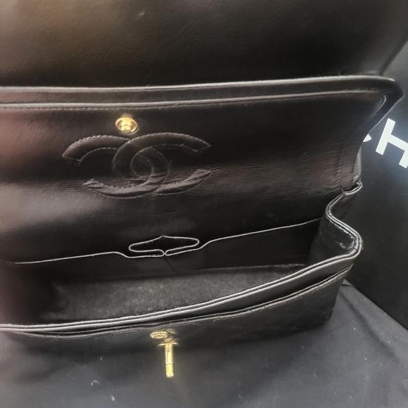 Chanel Black medium double flap - Picture 7 of 15